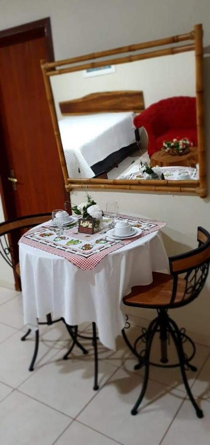 Quarto Deluxe (2 Adultos + 1 Criança)