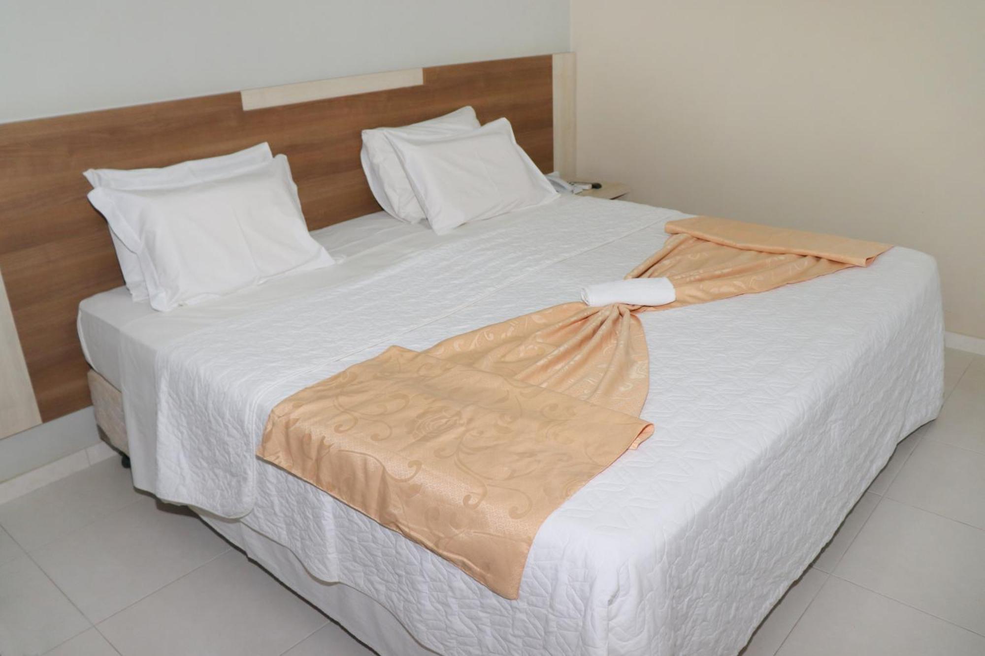 Queen Room,1452939337:JPEG