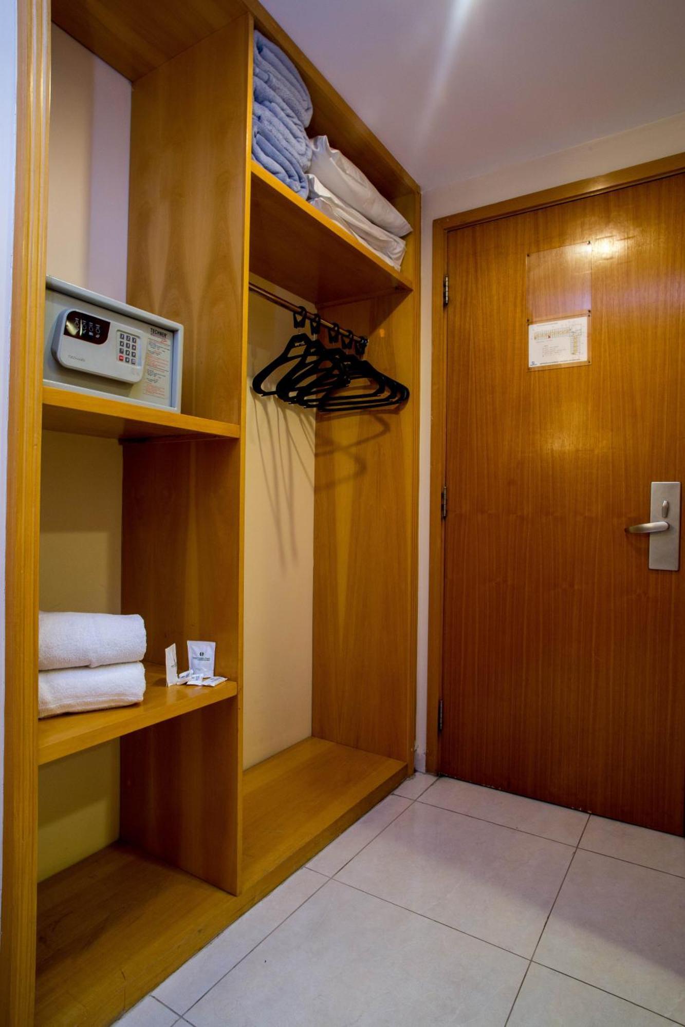 Standard Queen Room