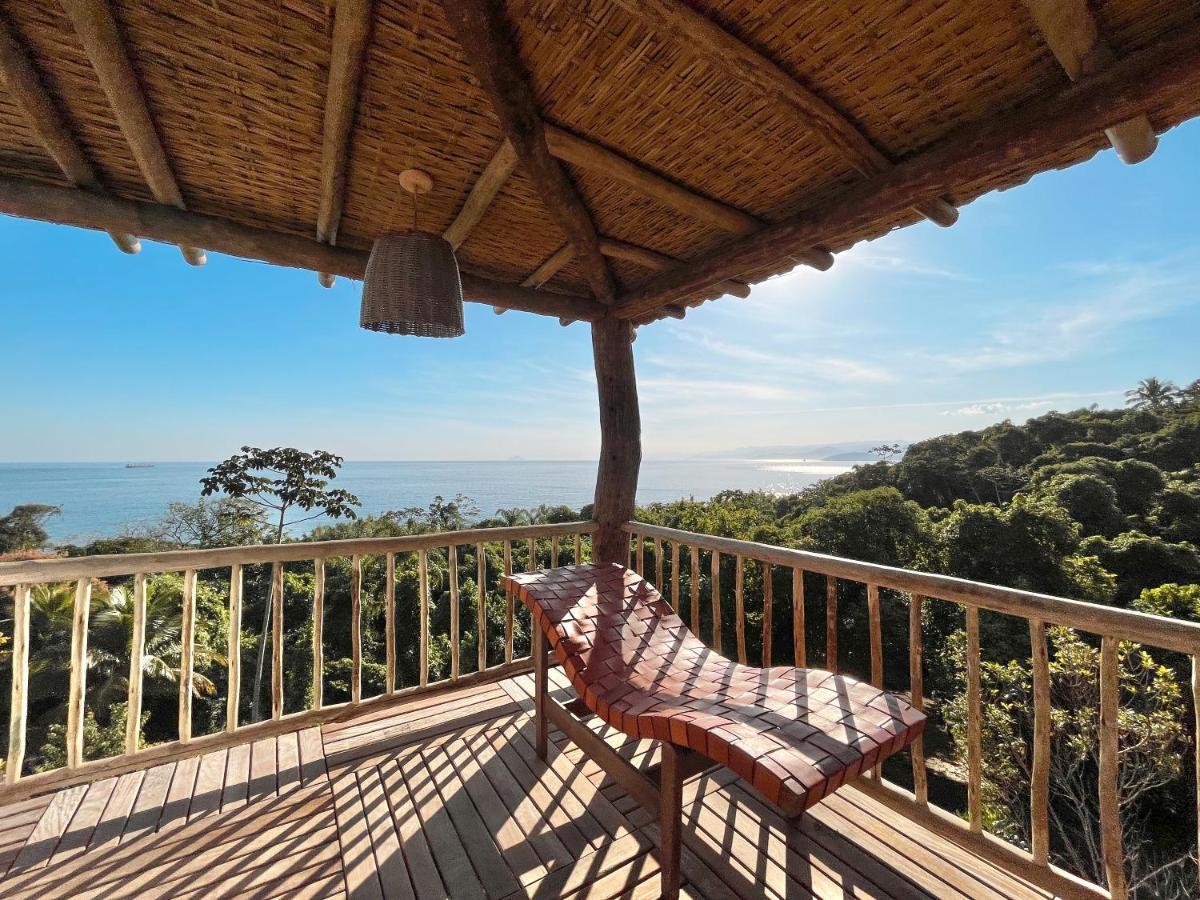 Quarto com Cama Queen-size e Vista do Mar