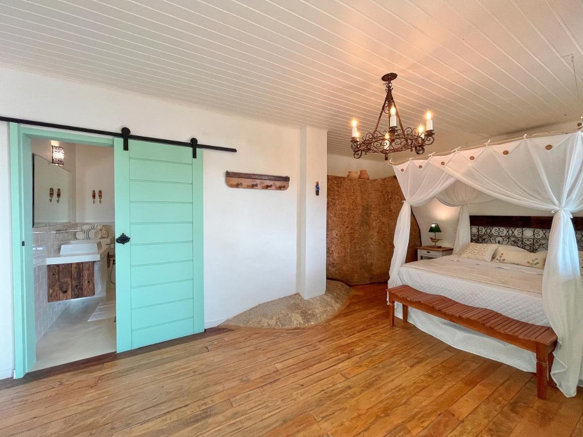Quarto com Cama Queen-size e Vista do Mar
