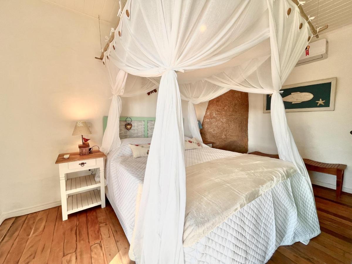 Quarto com Cama Queen-size e Vista do Mar