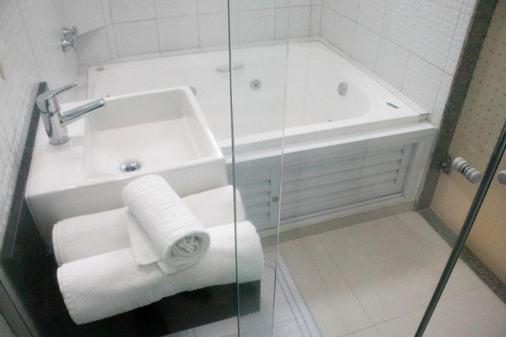 Suíte Deluxe com Banheira de Hidromassagem