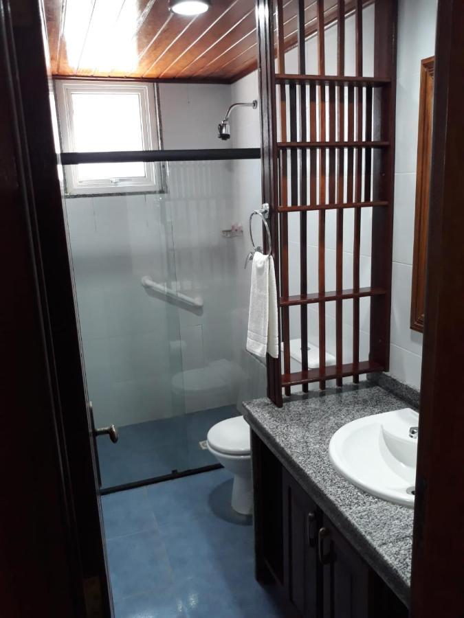Quarto Duplo com 2 Camas de Casal