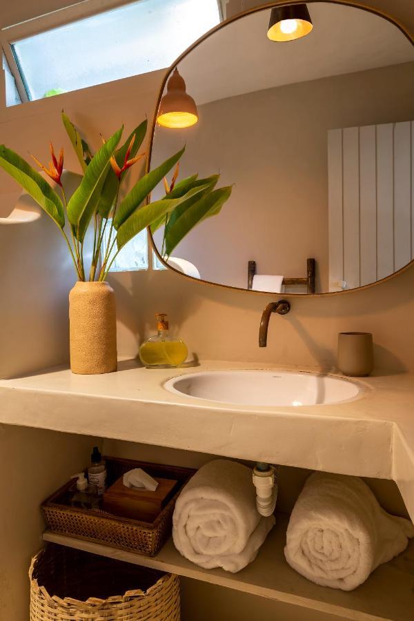 Quarto com Cama Queen-size e Vista do Mar