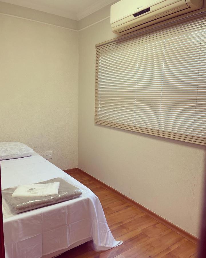 Quarto Individual Standard com Banheiro Compartilhado