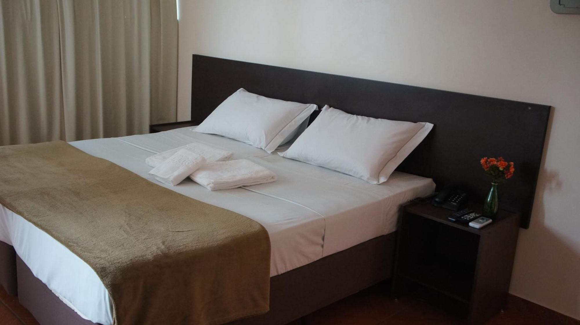 Quarto com Cama de Casal ou 2 de Solteiro e Ar-condicionado