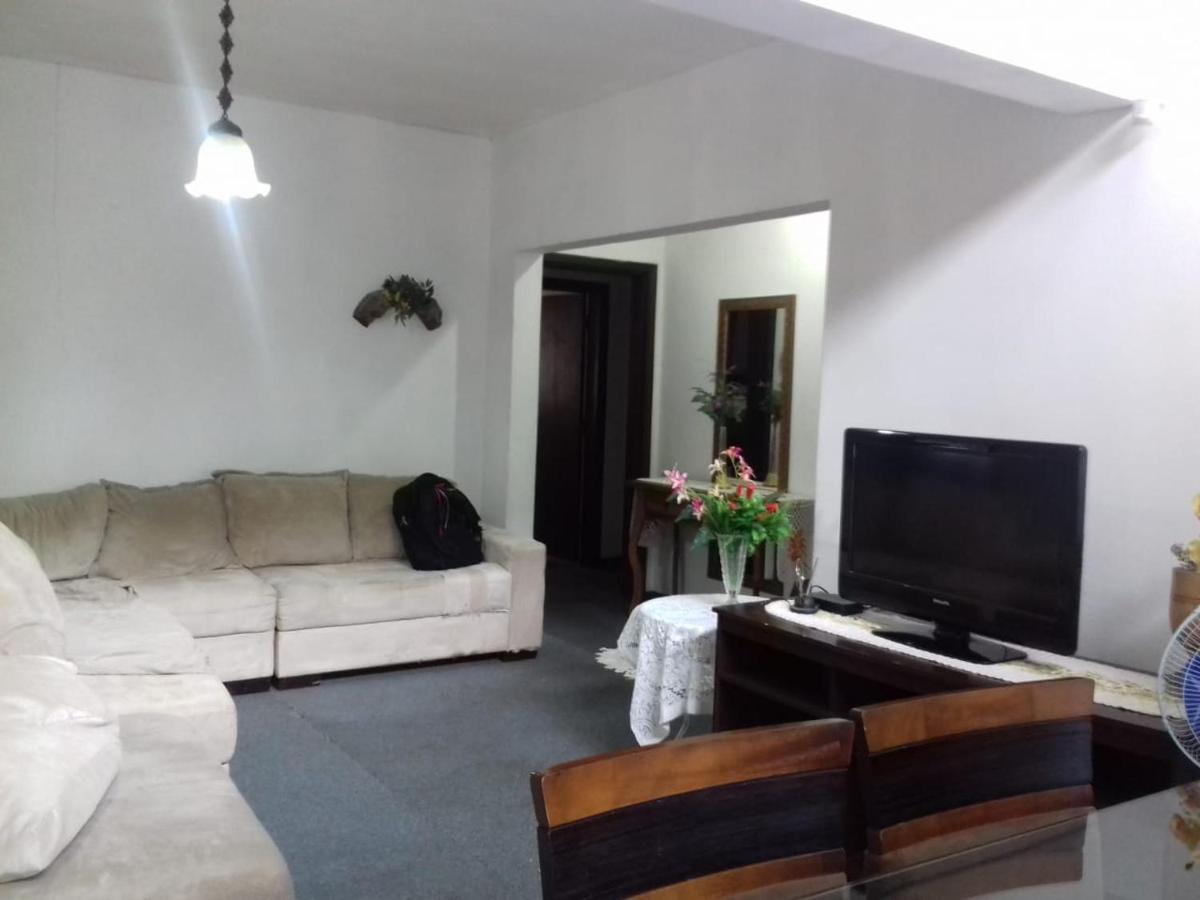 Family Room,1475661571:JPEG