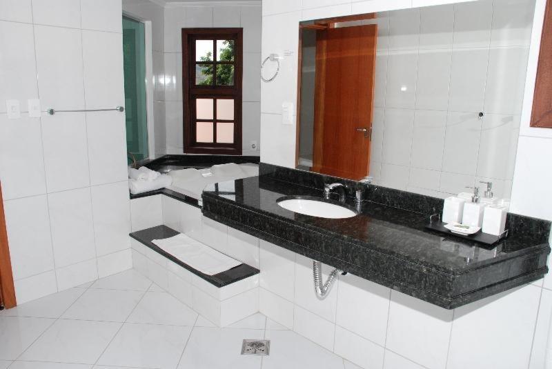 Suíte Deluxe com Banheira de Hidromassagem