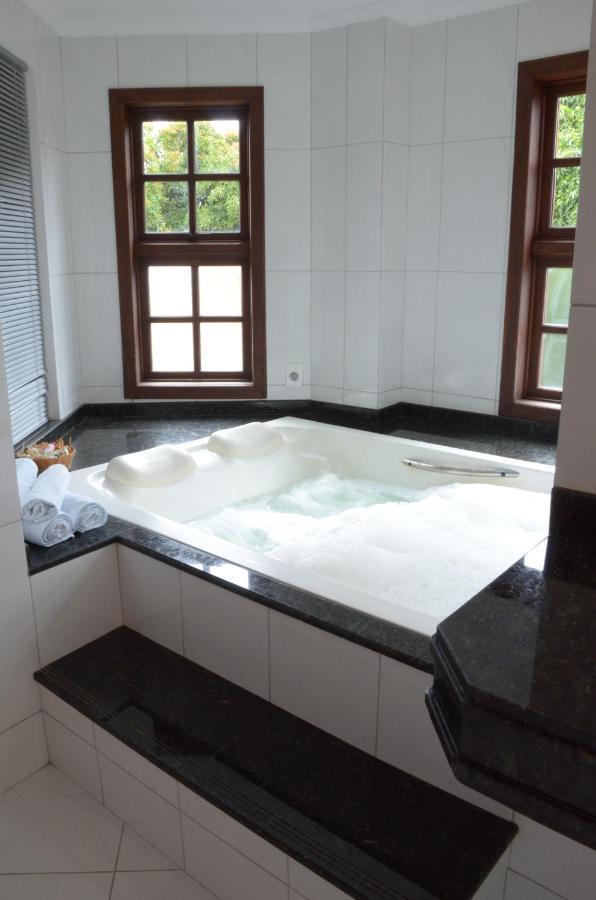 Deluxe Suite Spa Bath,1584547693:JPEG
