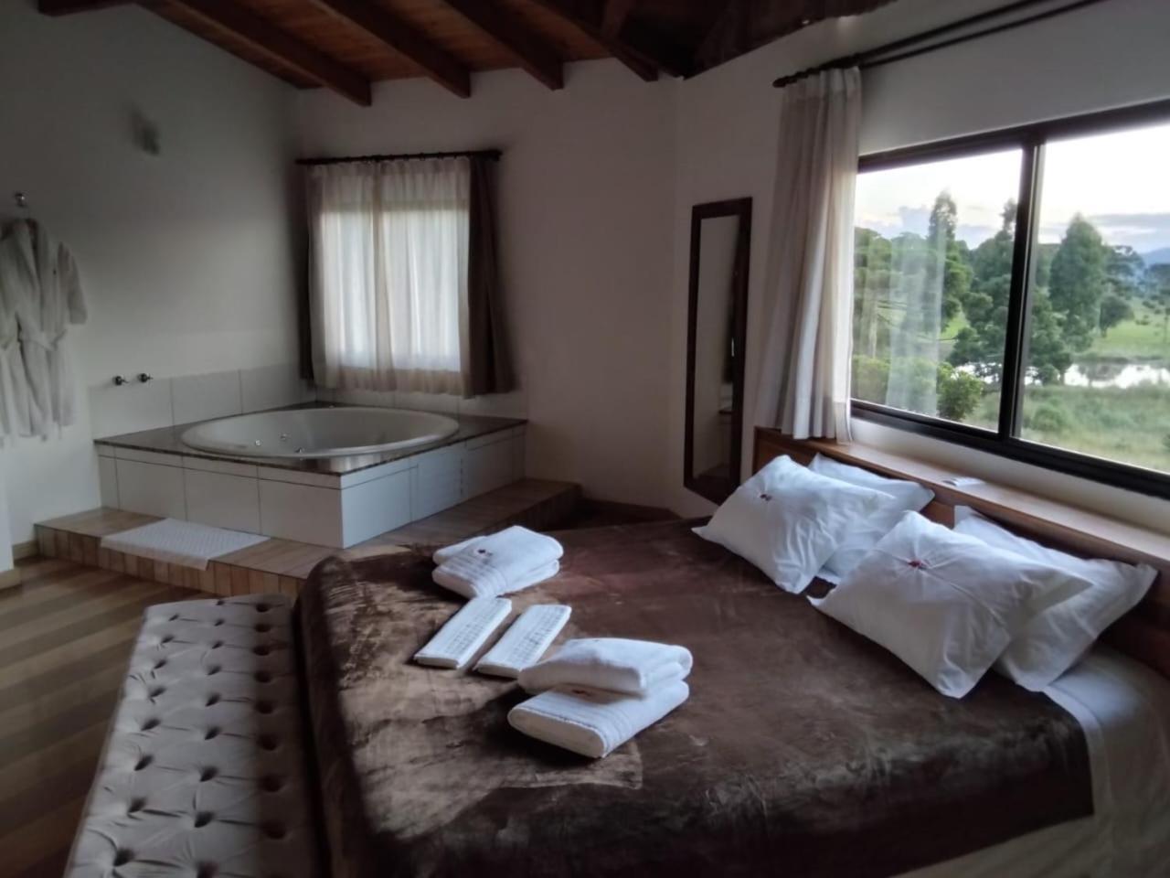 Suíte Deluxe com Banheira de Hidromassagem