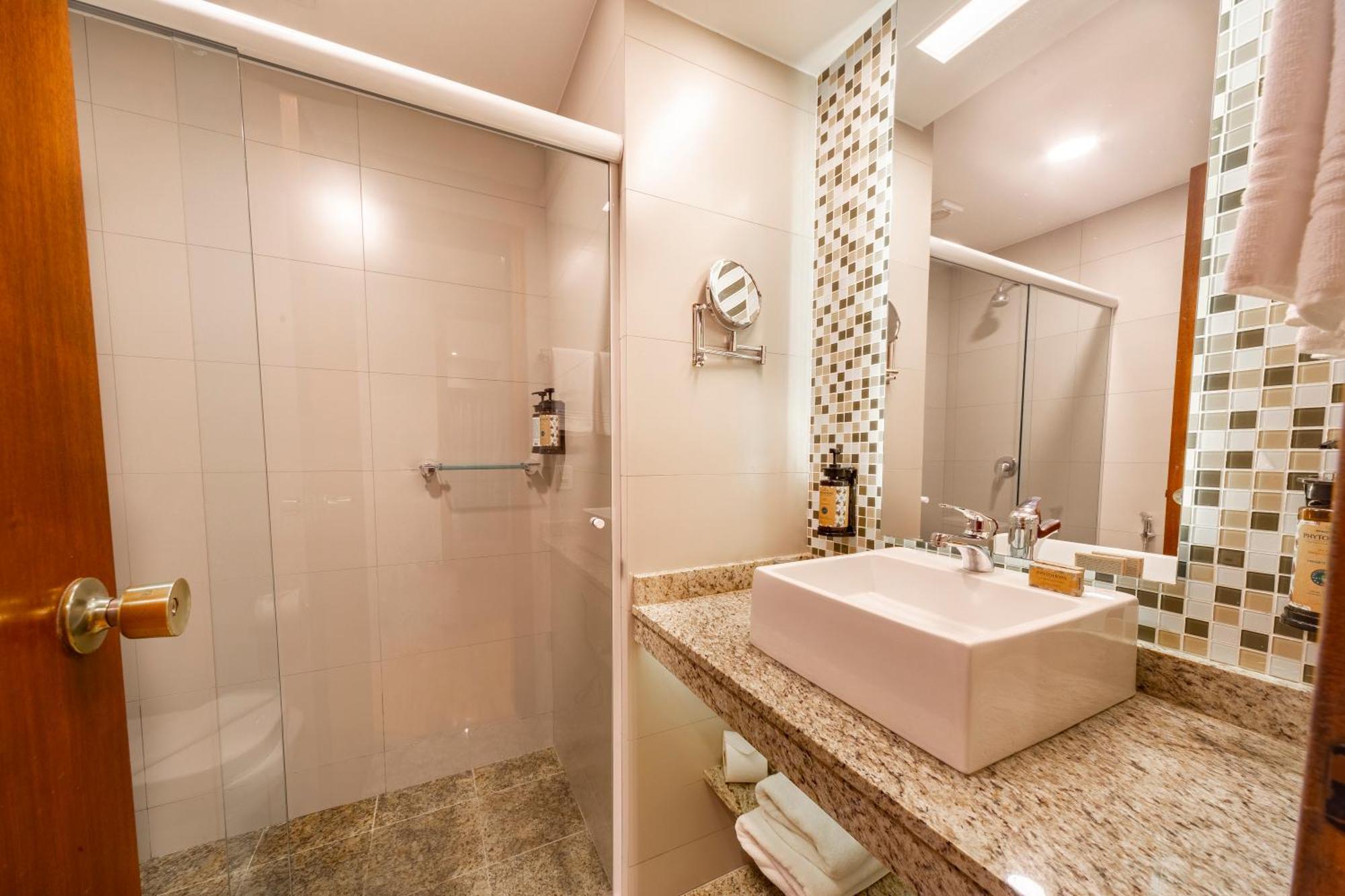 Family Room with One Double Bed, Two Single Beds and One Sofa Bed,1536670084:JPEG