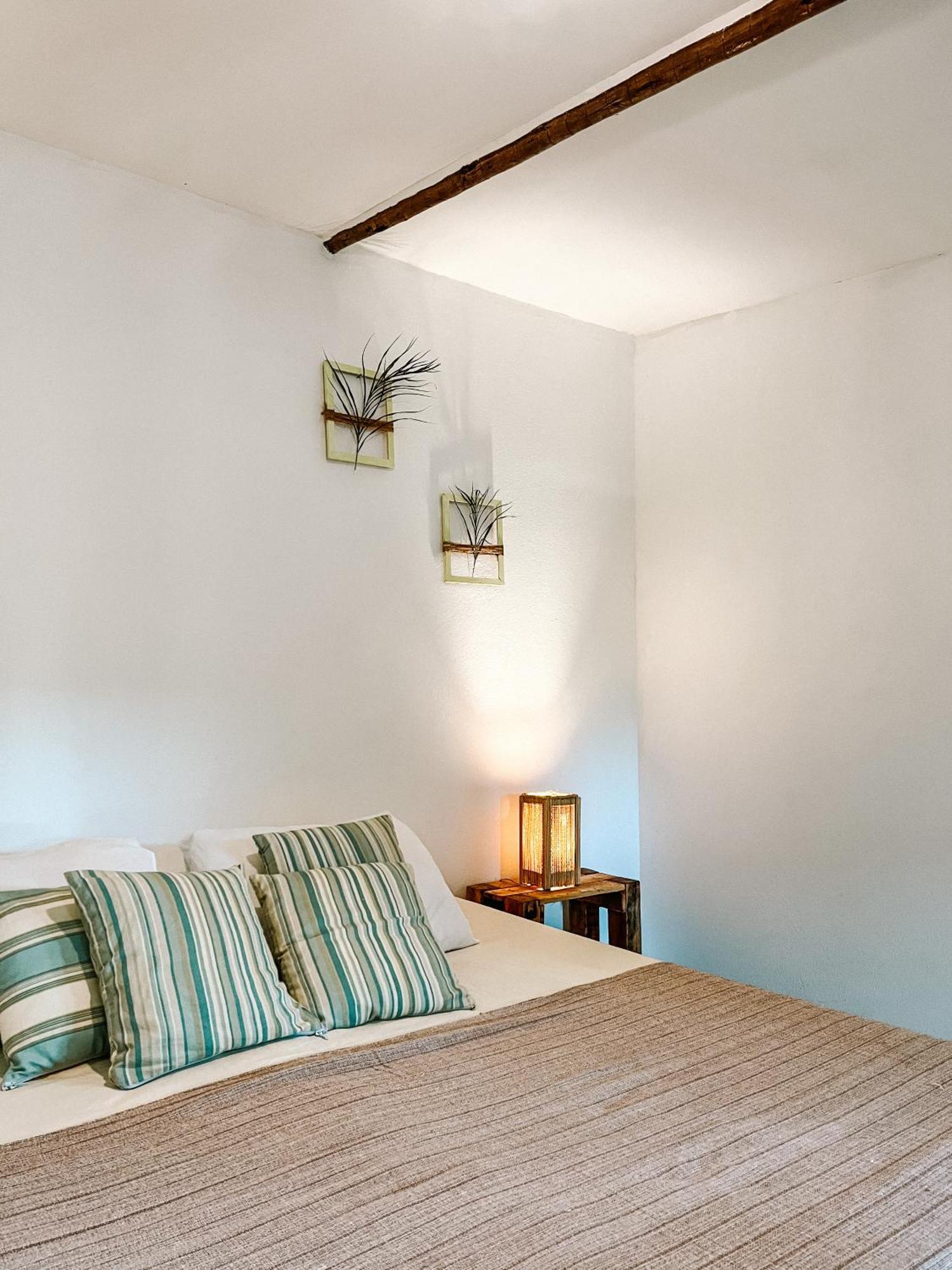 Quarto com Cama de Casal ou 2 de Solteiro e Banheiro Privativo