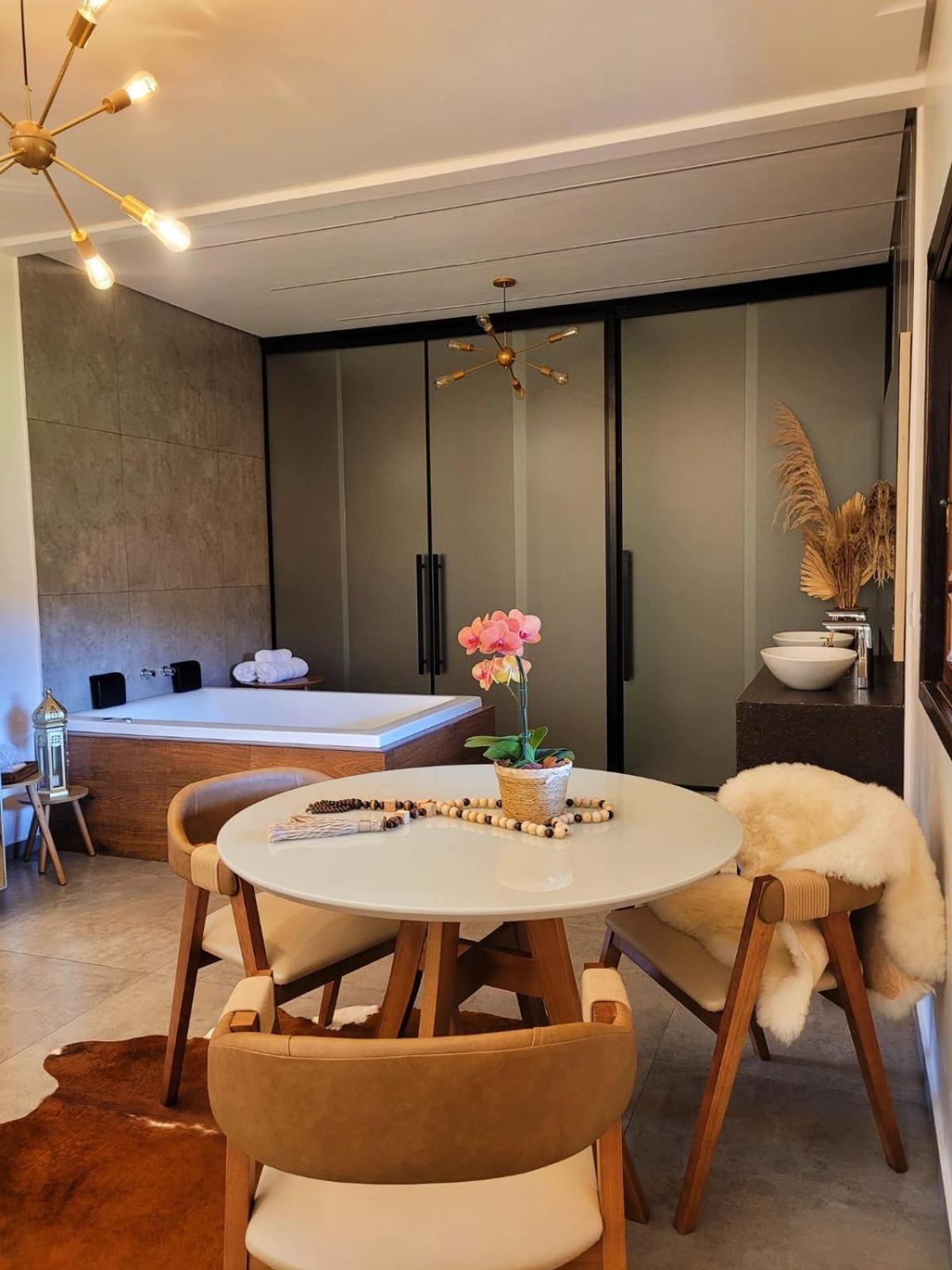 One-Bedroom Suite,1525265005:JPEG