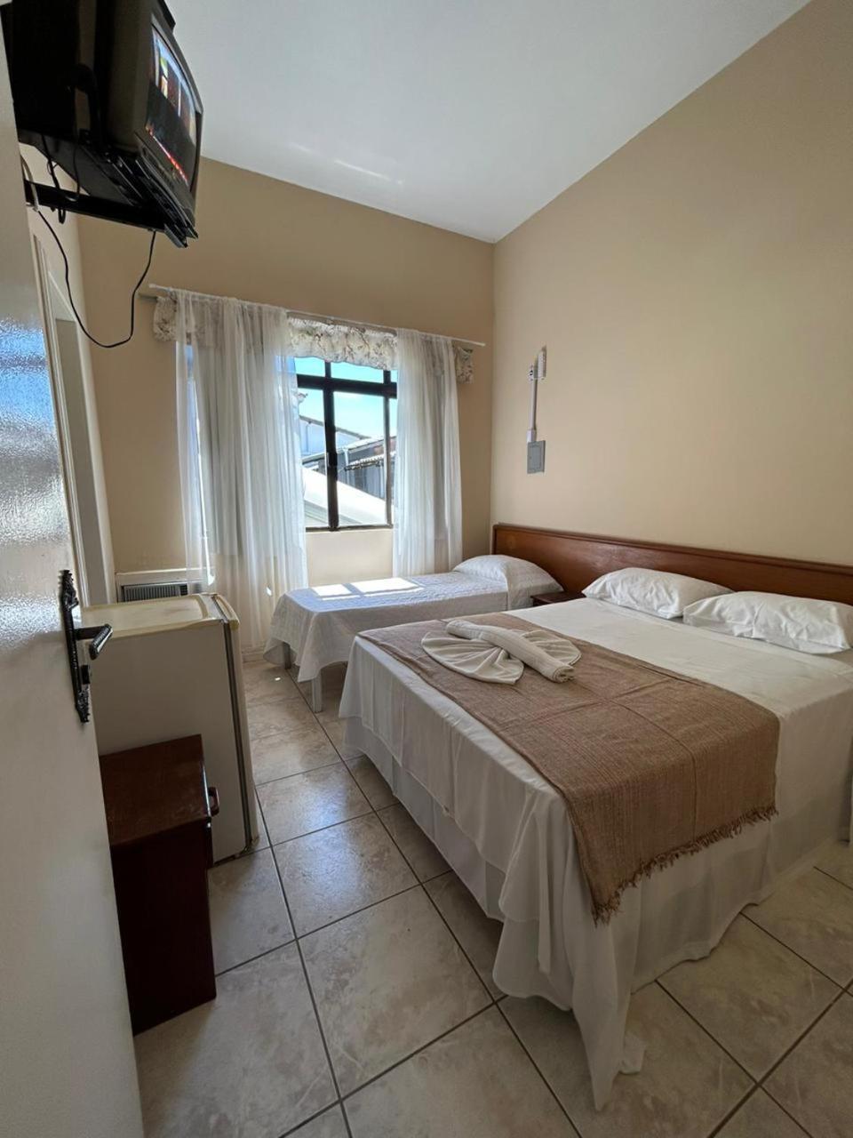 Quarto com Cama de Casal ou 2 de Solteiro