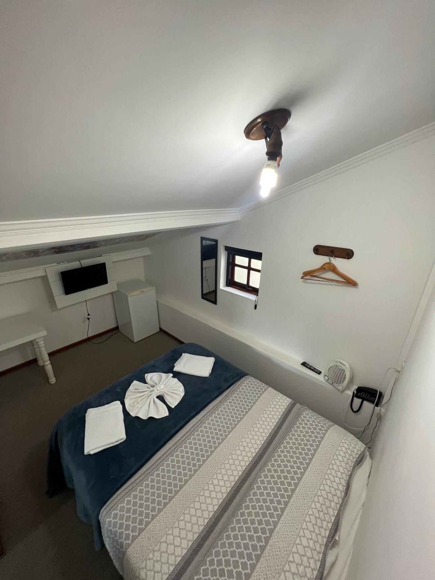 Deluxe Double Room Bath,721308622:JPEG