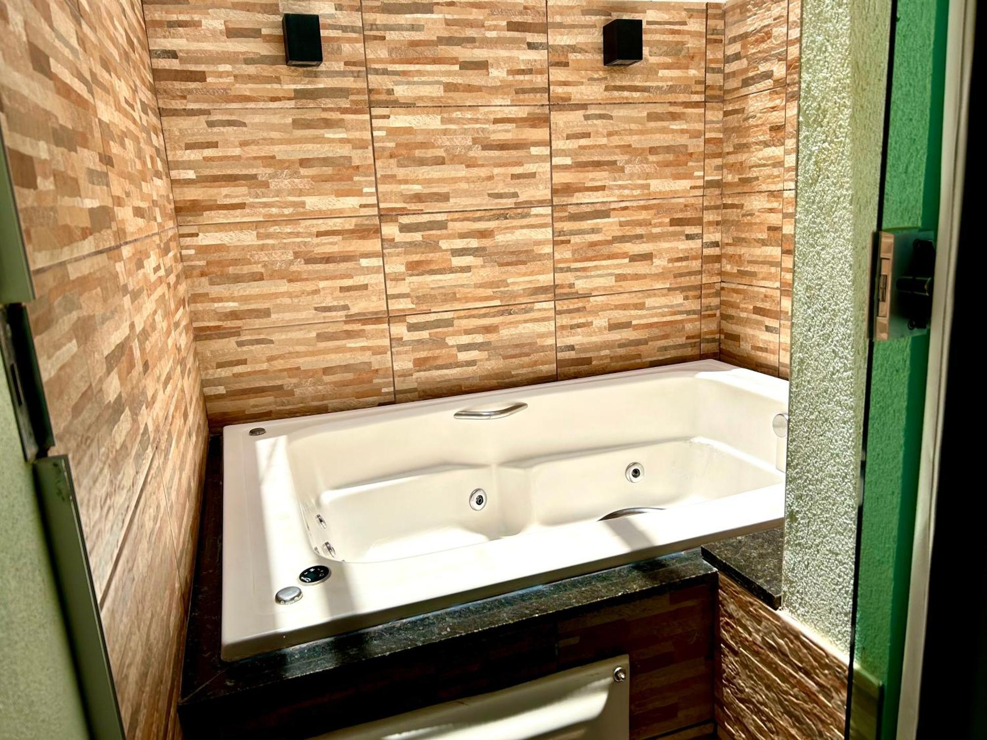 Quarto Triplo com Banheira
