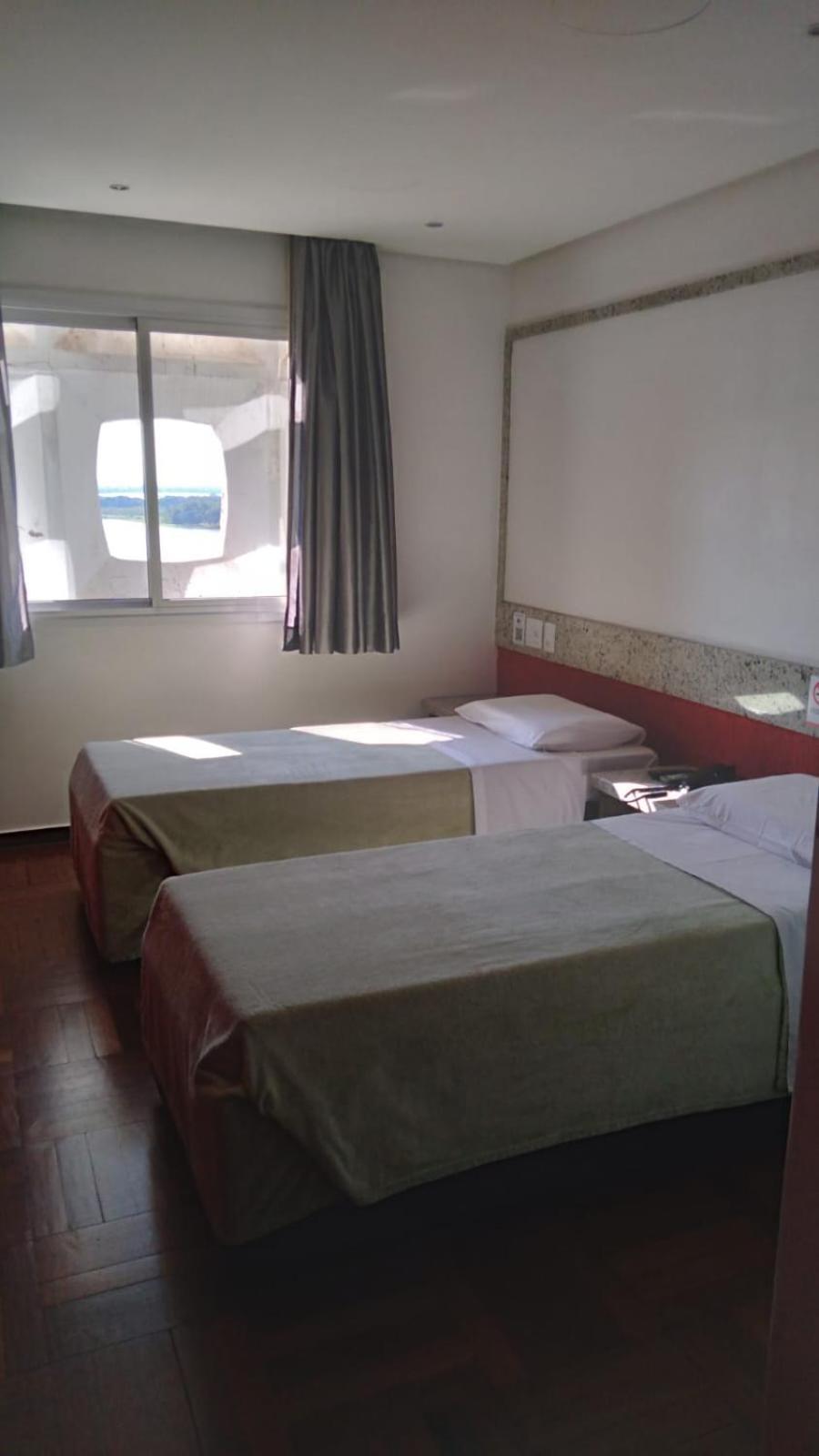 Quarto com 2 Camas de Solteiro