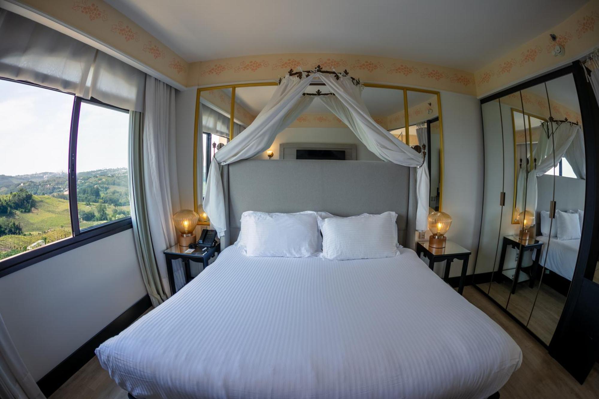 Suíte Regia com 1 Cama King-size, Lareira e Vista do Vinhedo