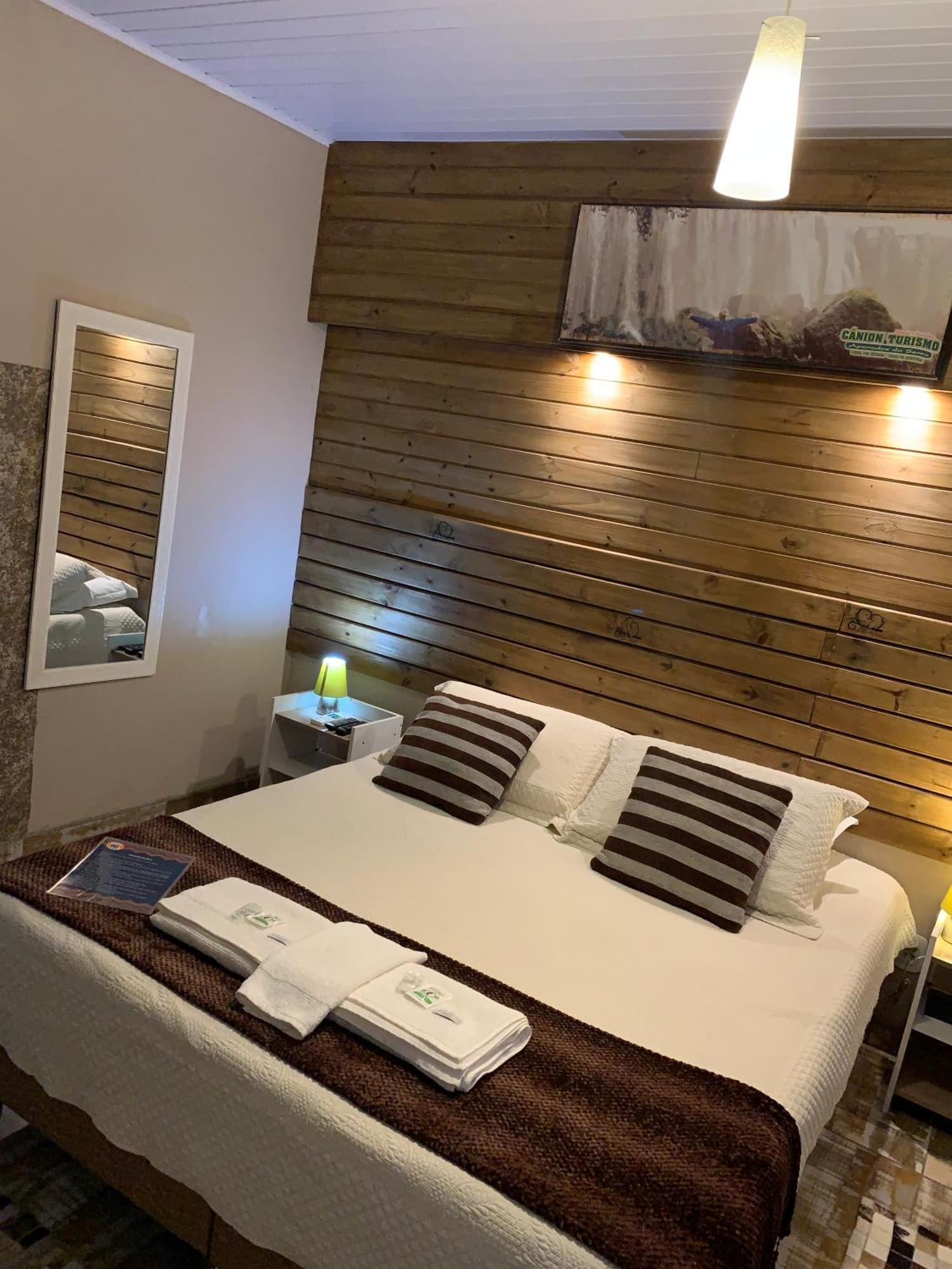 Quarto Triplo com Banheiro Privativo
