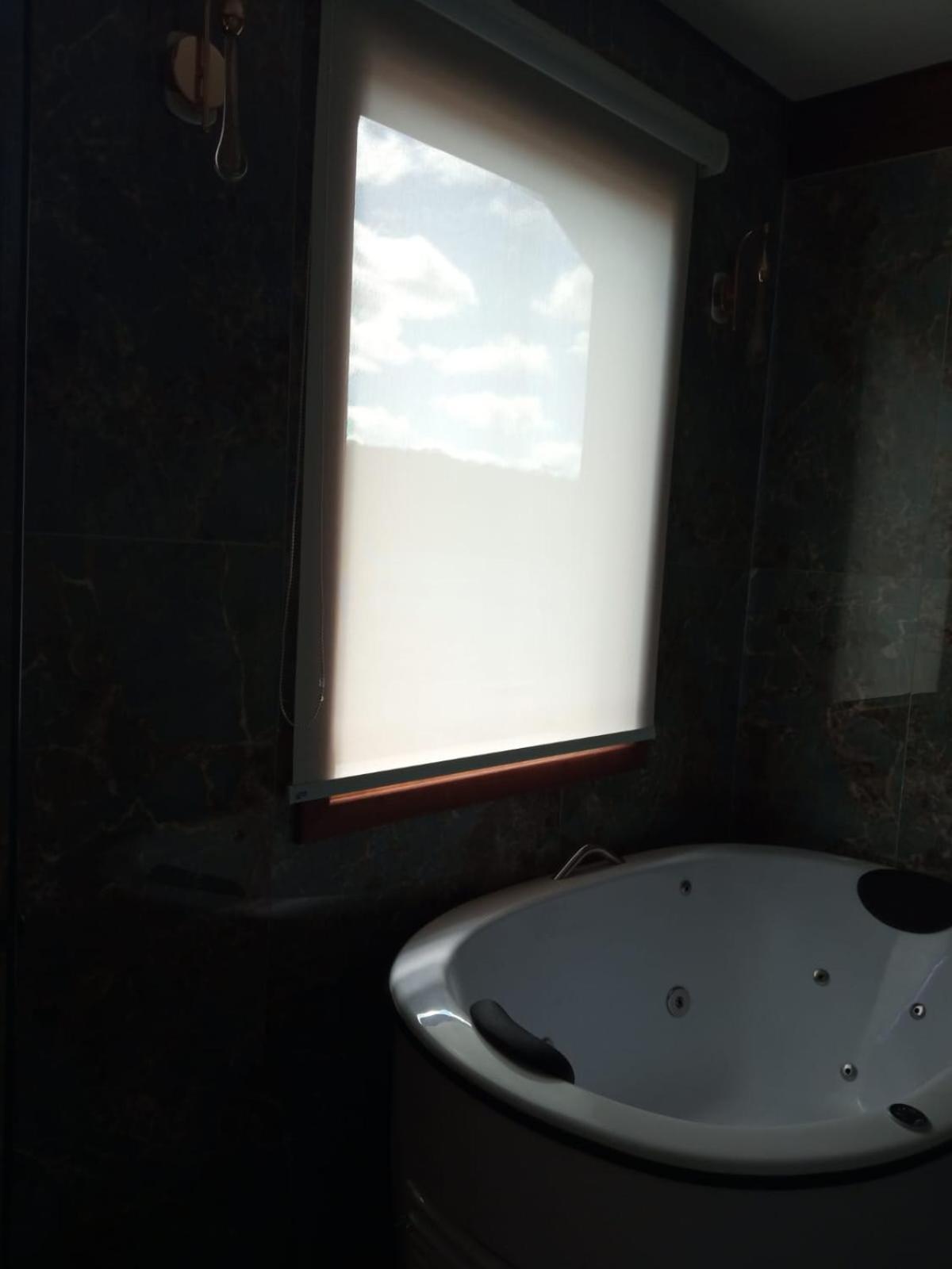 Deluxe Suite Spa Bath,1543991500:JPEG