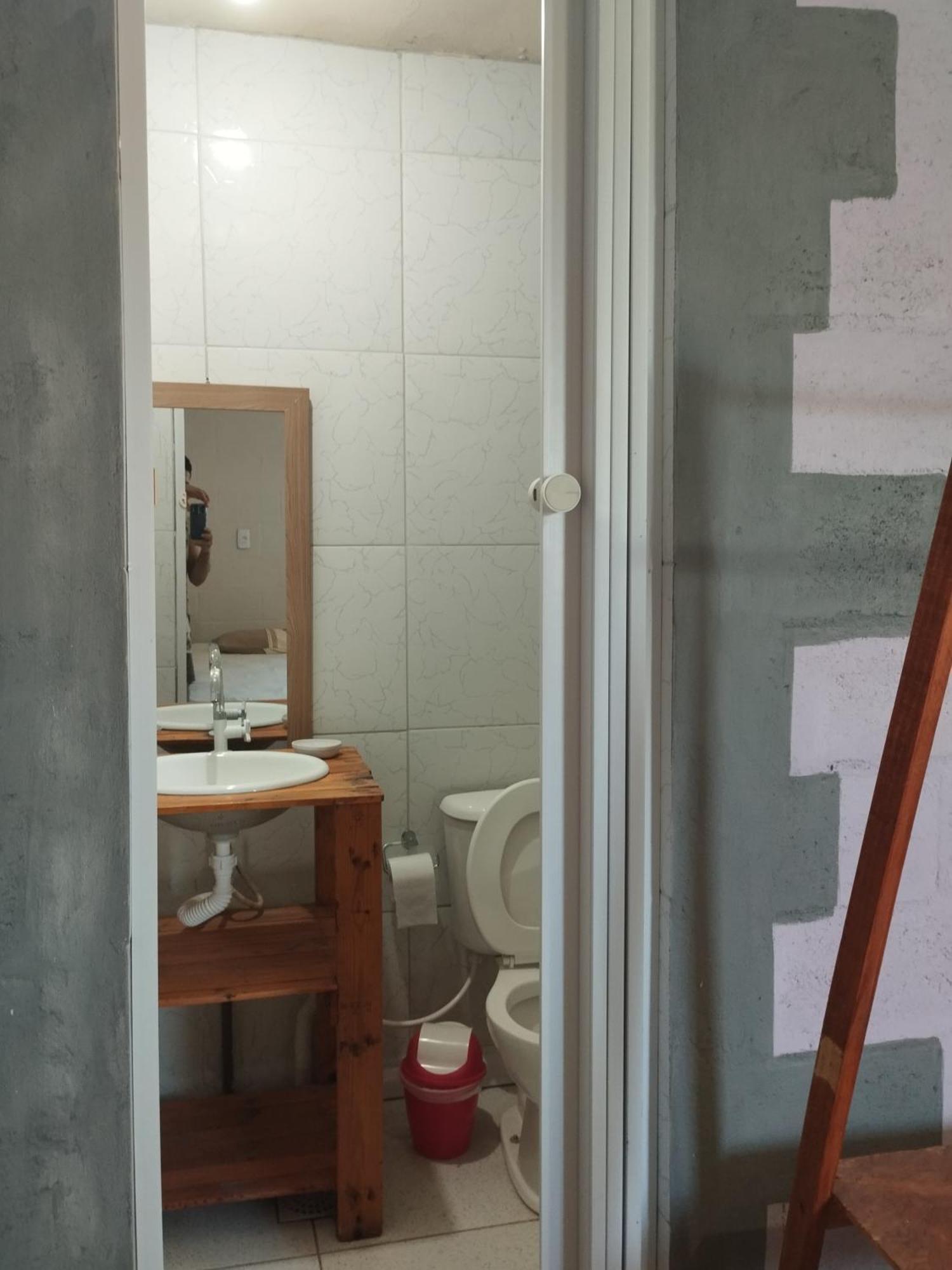 Quarto Triplo Básico com Banheiro Compartilhado