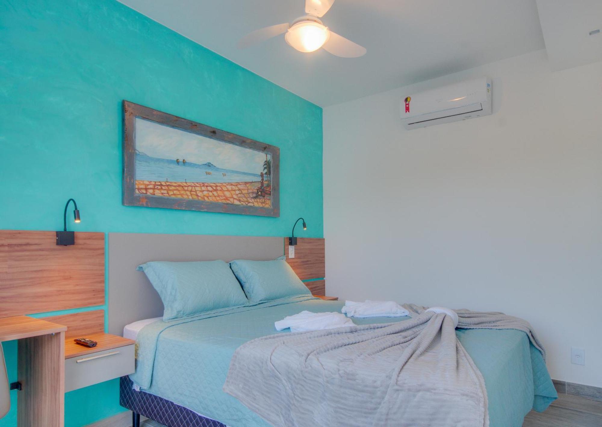 Suíte com Cama Queen-size e Vista da Piscina