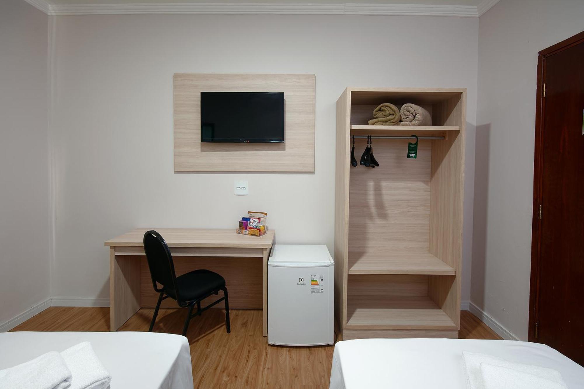 Twin Room,1550899705:JPEG