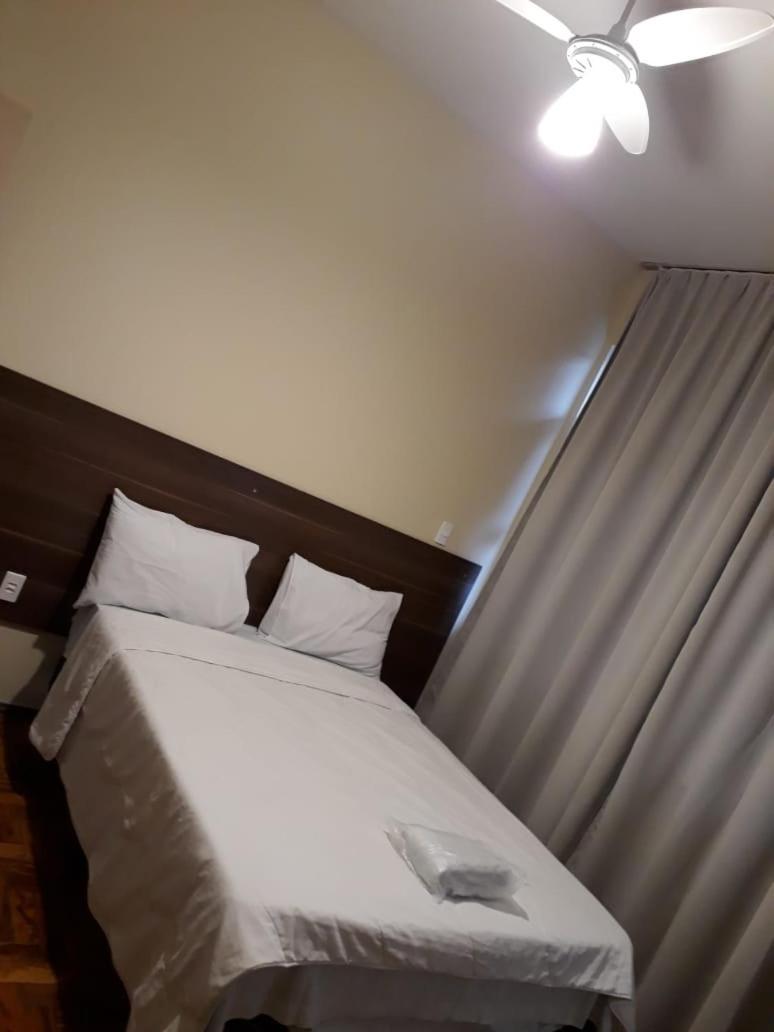 Quarto com 2 Camas de Solteiro