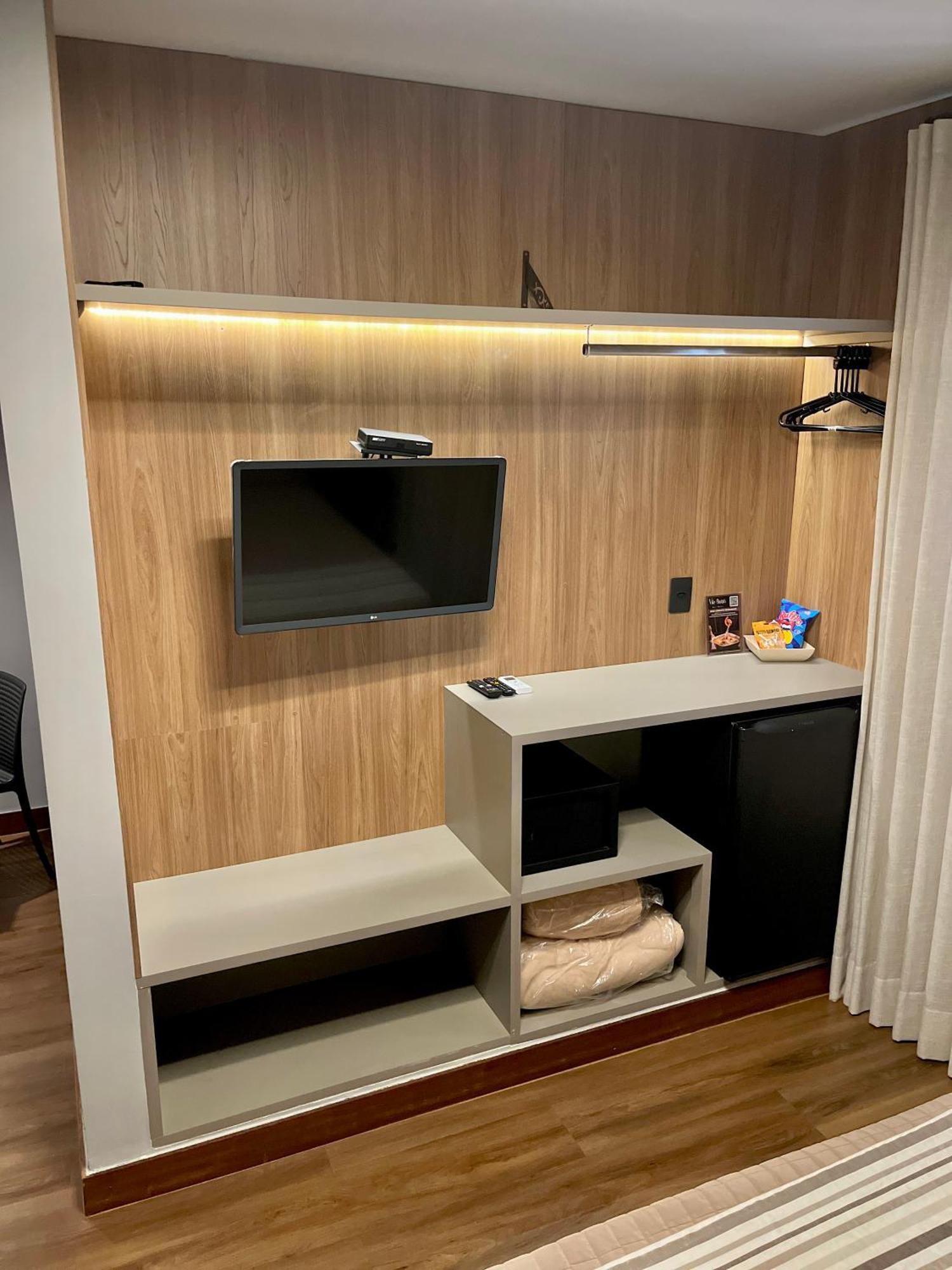 Deluxe Room,1552280878:JPEG