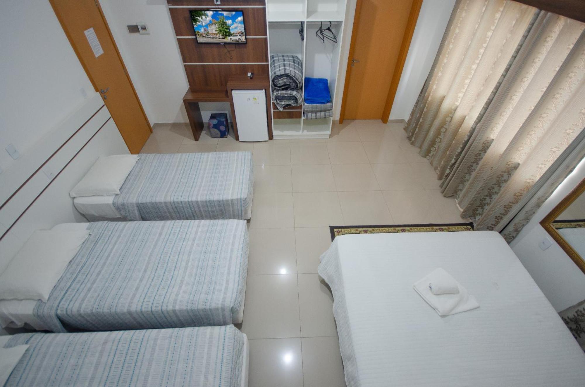 Deluxe Family Room,1552626829:JPEG