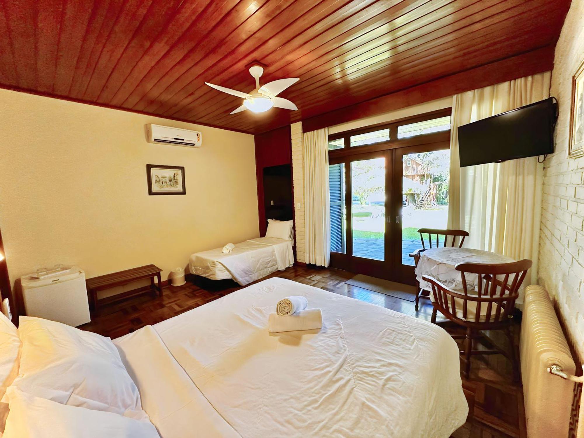 Quarto Triplo com Vista do Jardim