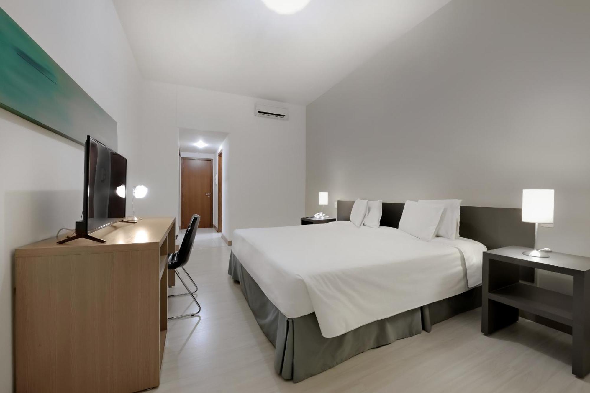 Executive Suite,1588124629:JPEG