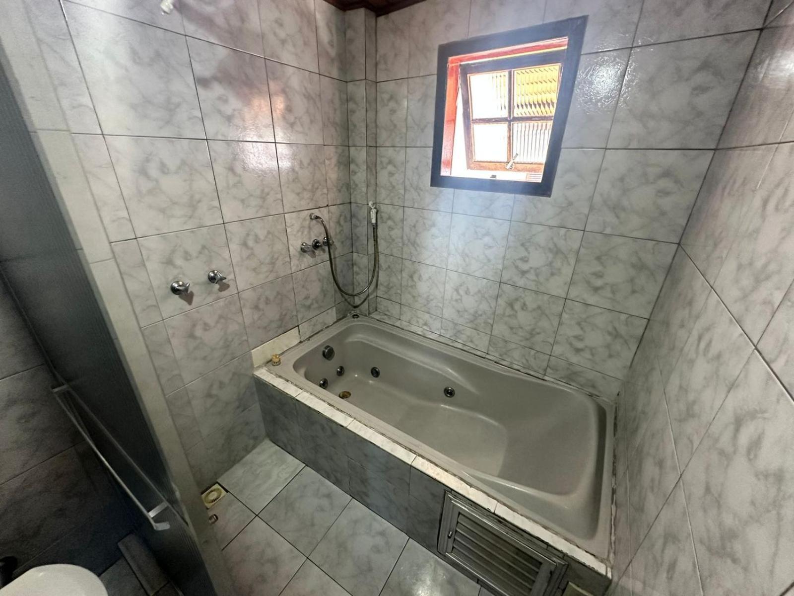 Quarto Triplo com Banheira