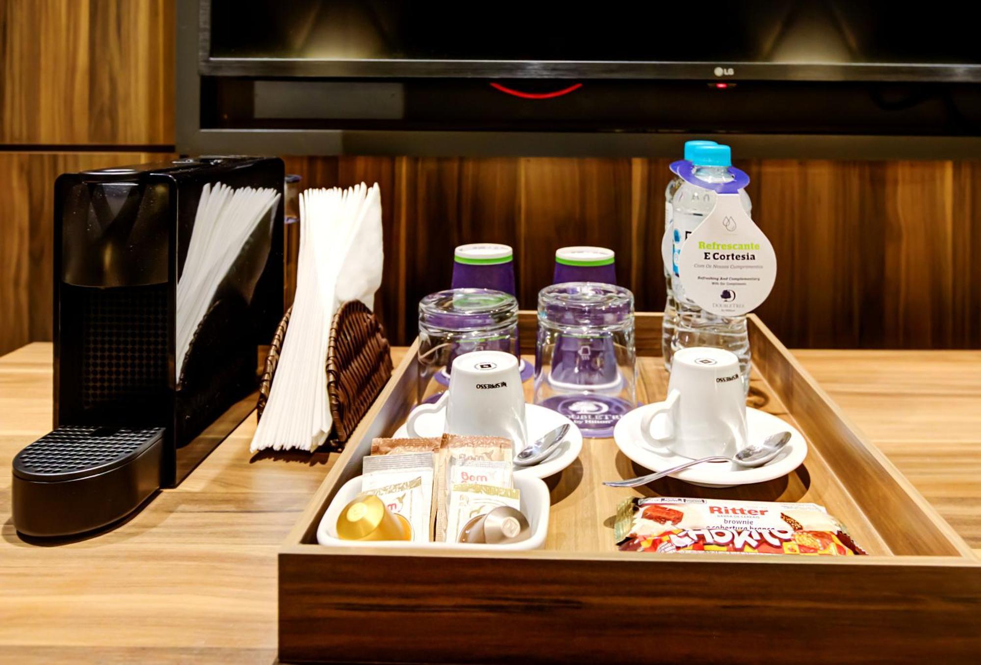 Suíte com Vista para a Piscina
