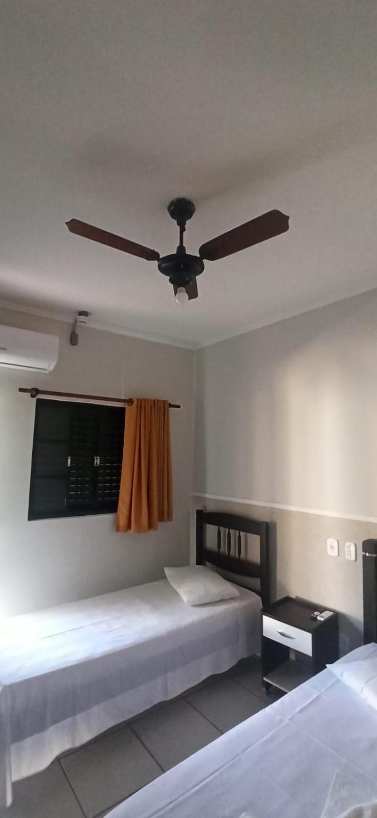 Quarto Individual Econômico