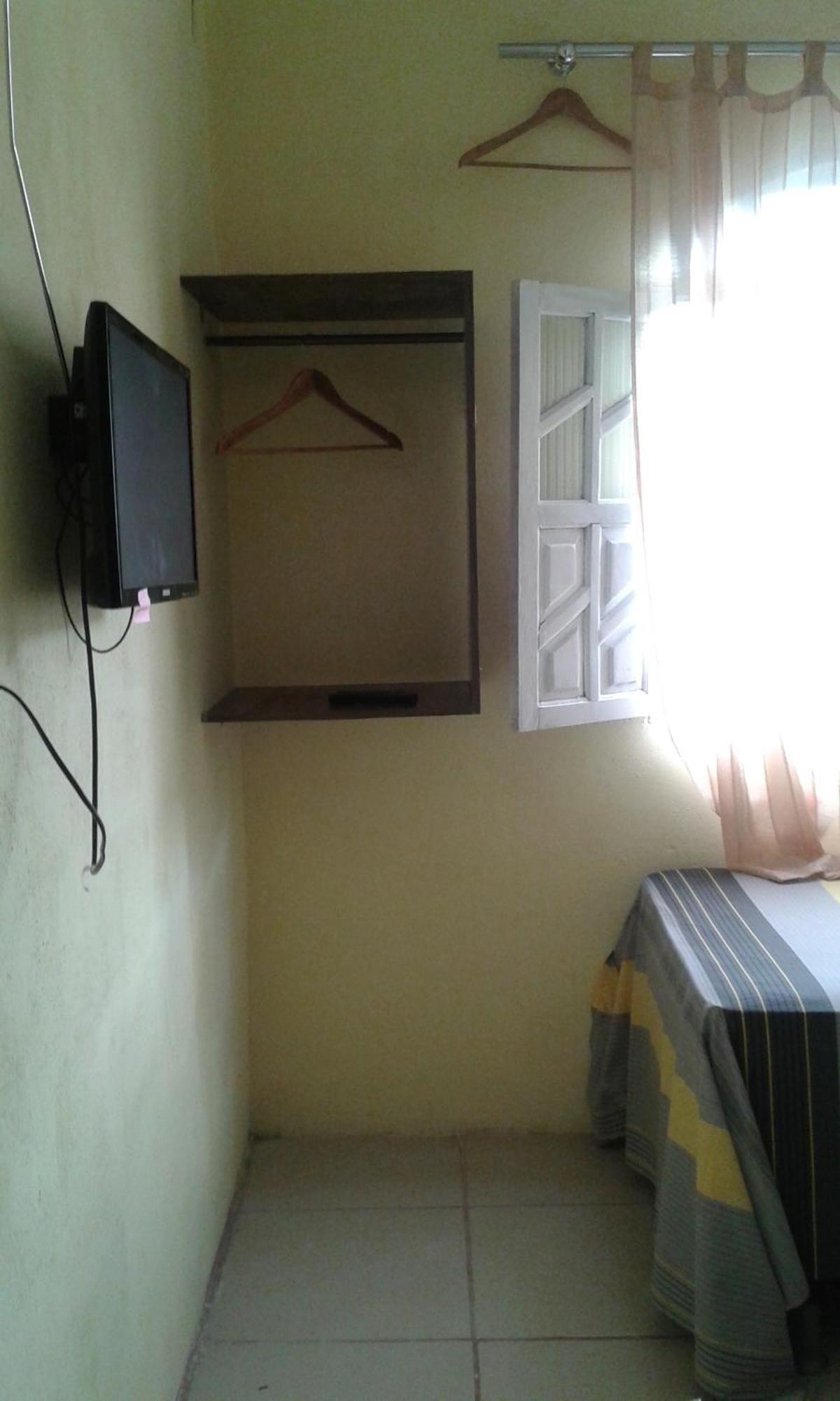 Quarto Econômico com 2 Camas de Solteiro