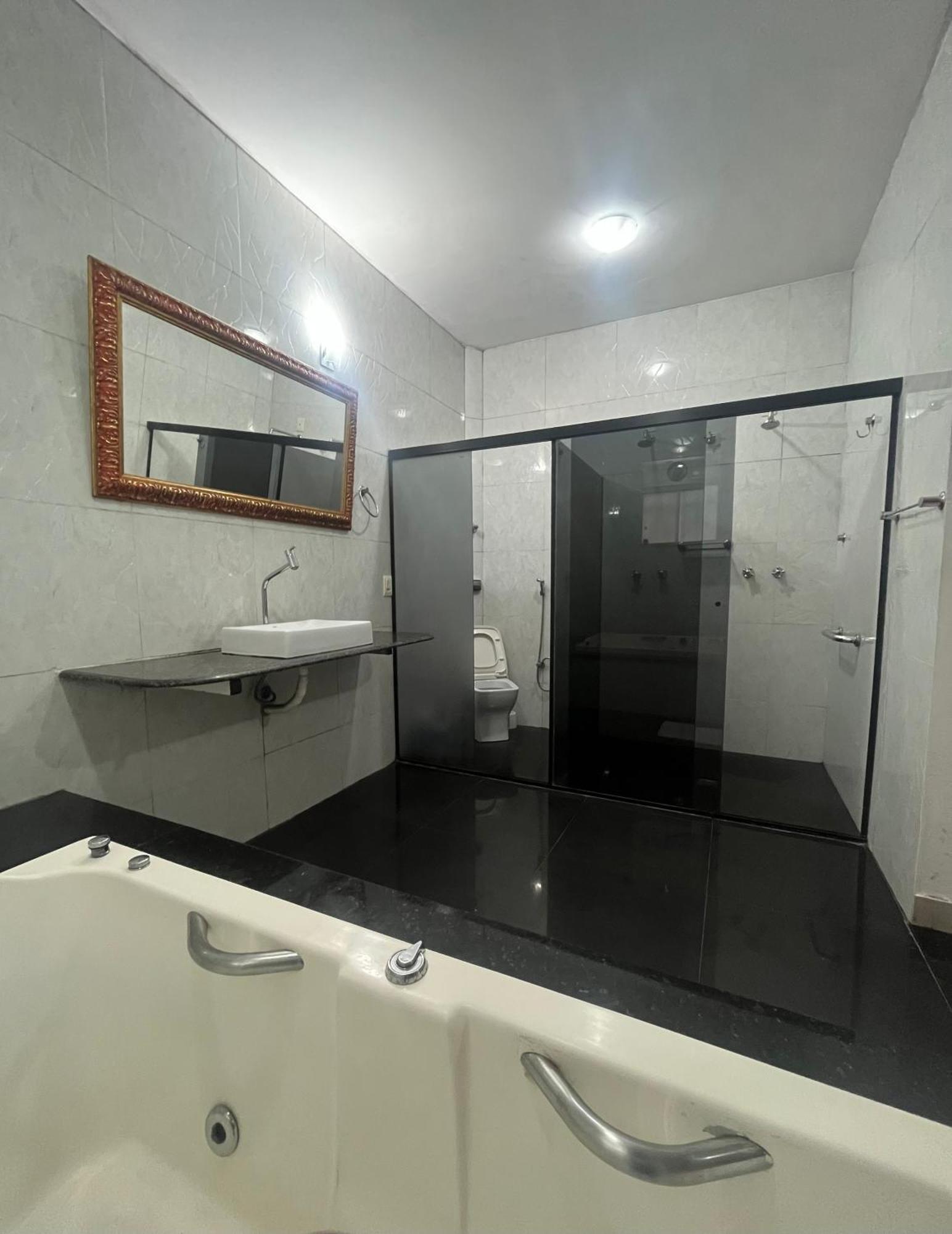 Suite with Hot Tub
