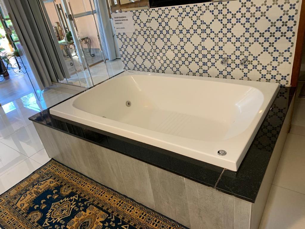 Suíte com Banheira de Hidromassagem