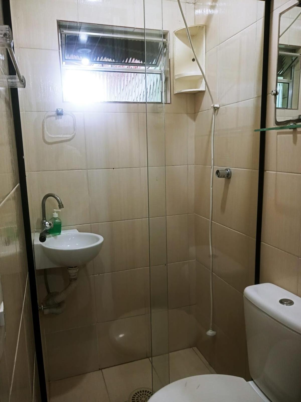 Quarto Triplo com Banheiro Privativo