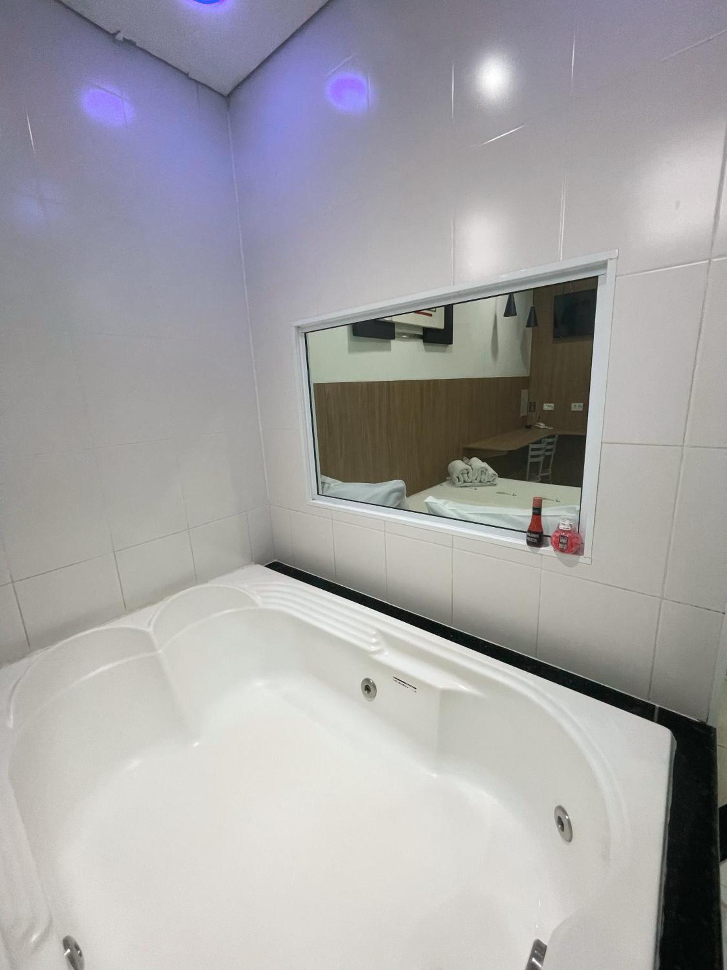 Suíte Deluxe com Banheira de Hidromassagem