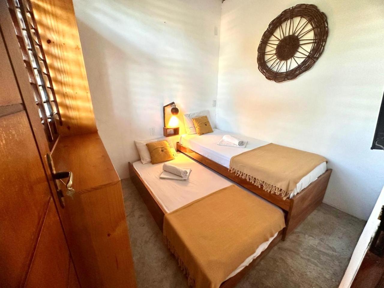 Chambre Lits Jumeaux avec Salle de Bains Commune