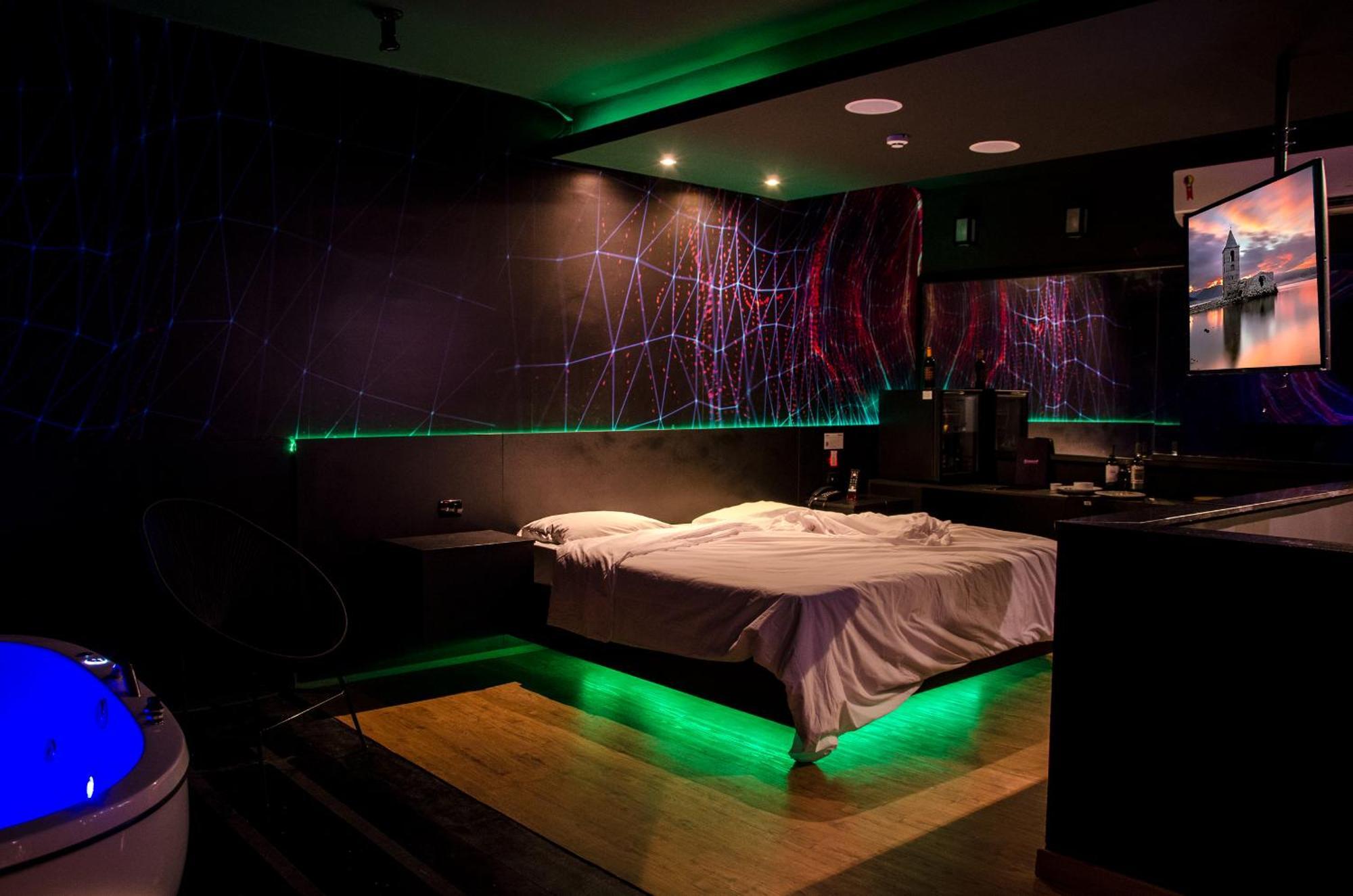 Suite,1604804537:JPEG