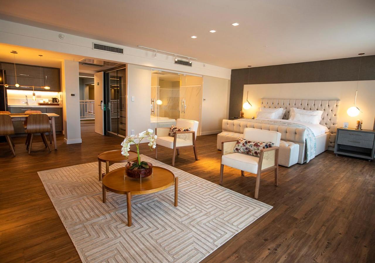 Suíte Deluxe com Banheira de Hidromassagem