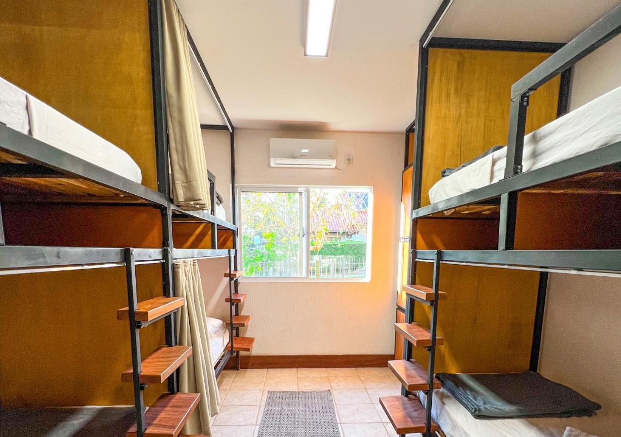Cama em Dormitório Misto com 6 Camas