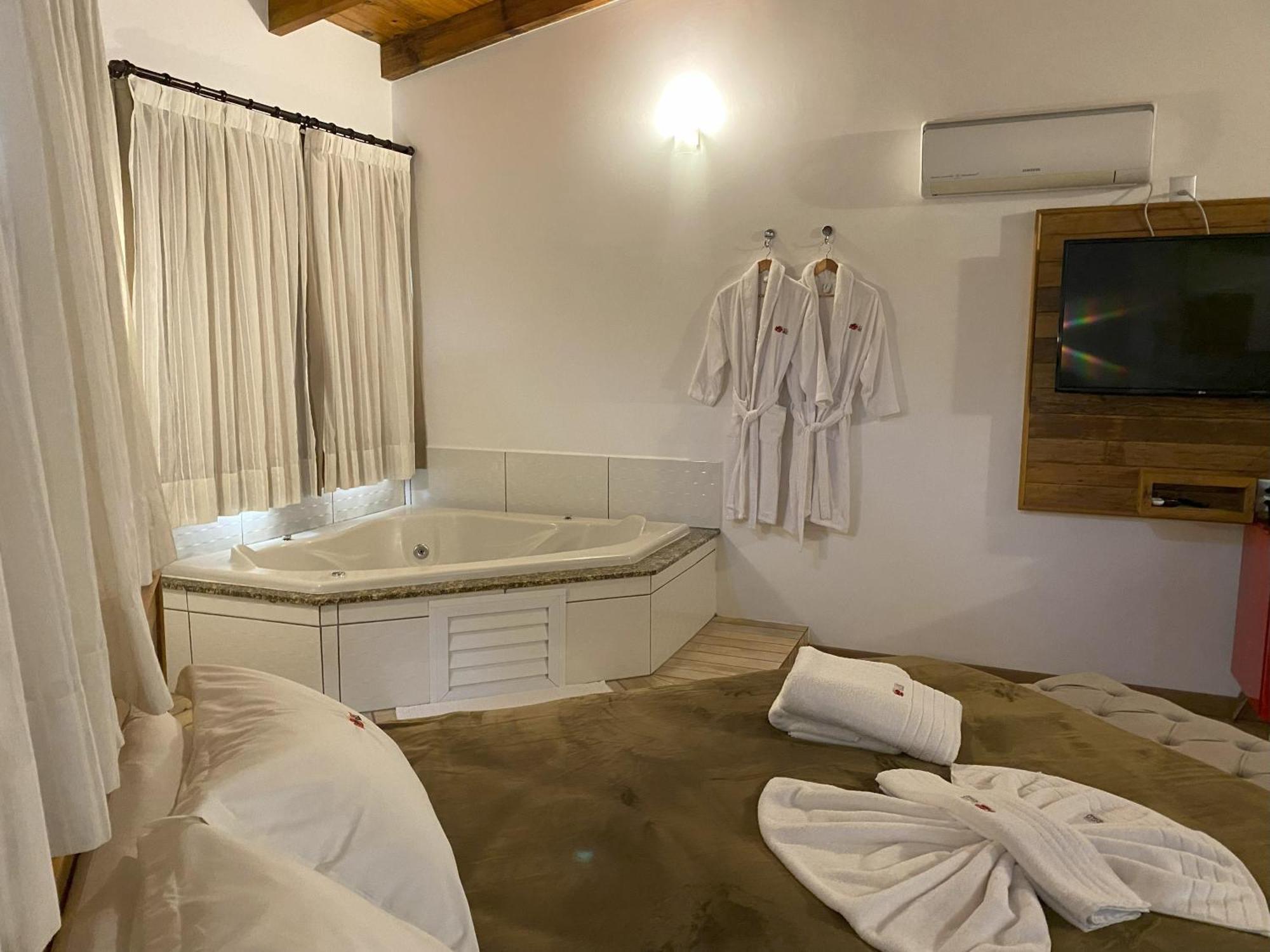 Suíte Deluxe com Banheira de Hidromassagem