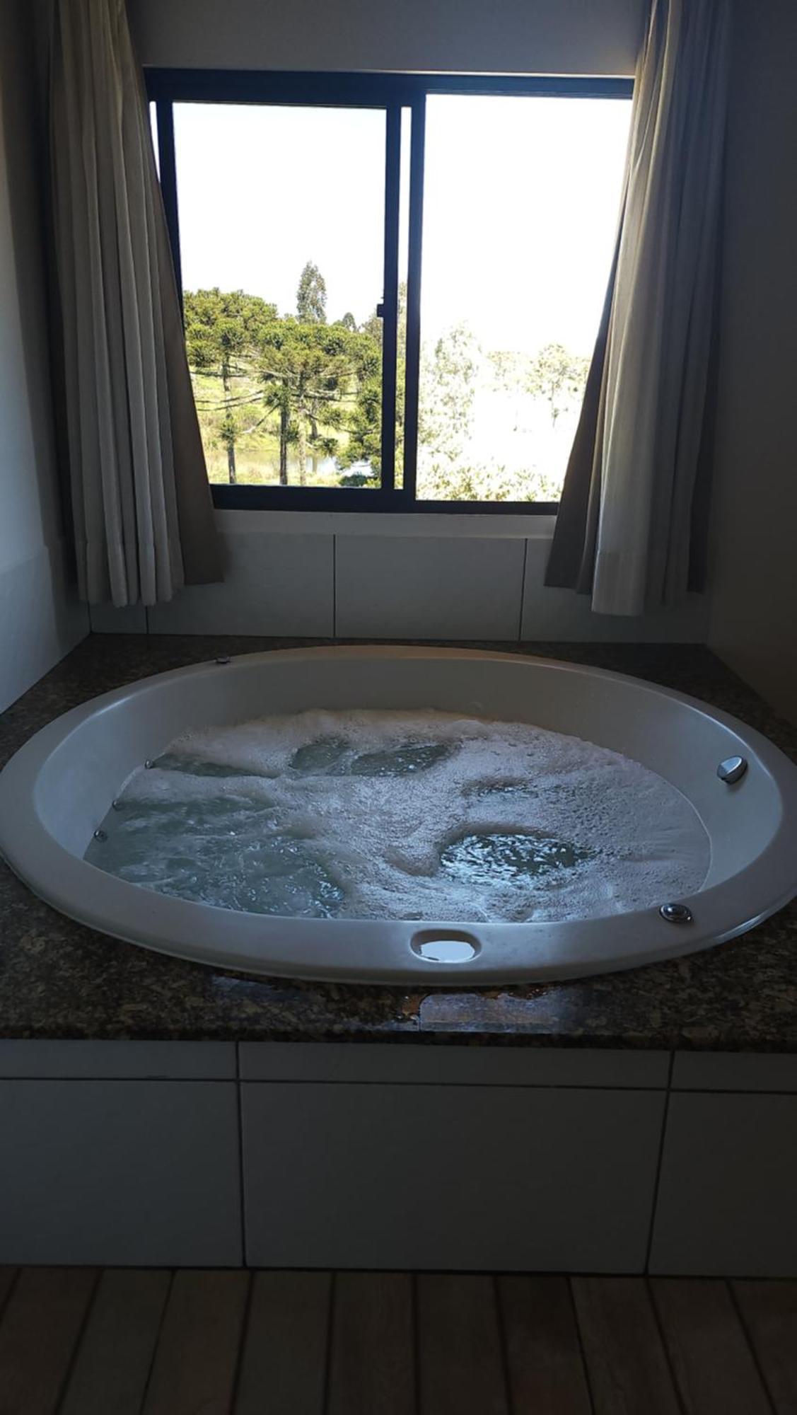 Deluxe Suite Spa Bath