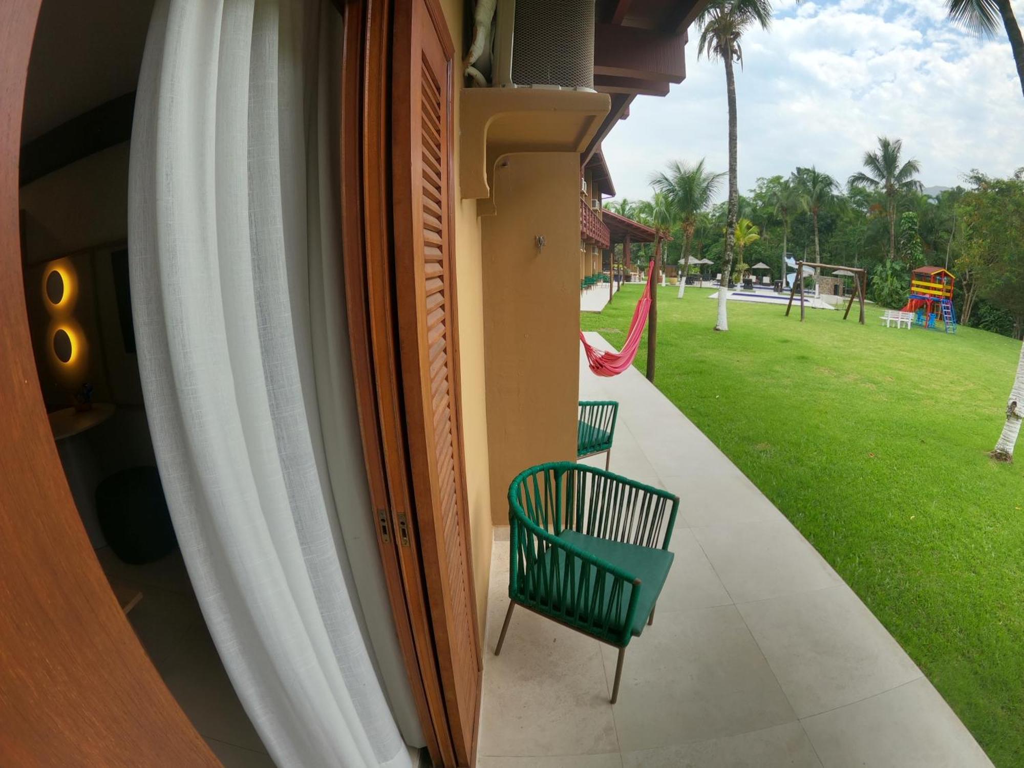 Suíte com Vista para a Piscina
