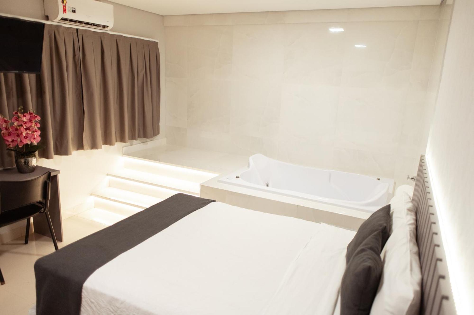 Deluxe Suite Spa Bath,1630905103:JPEG