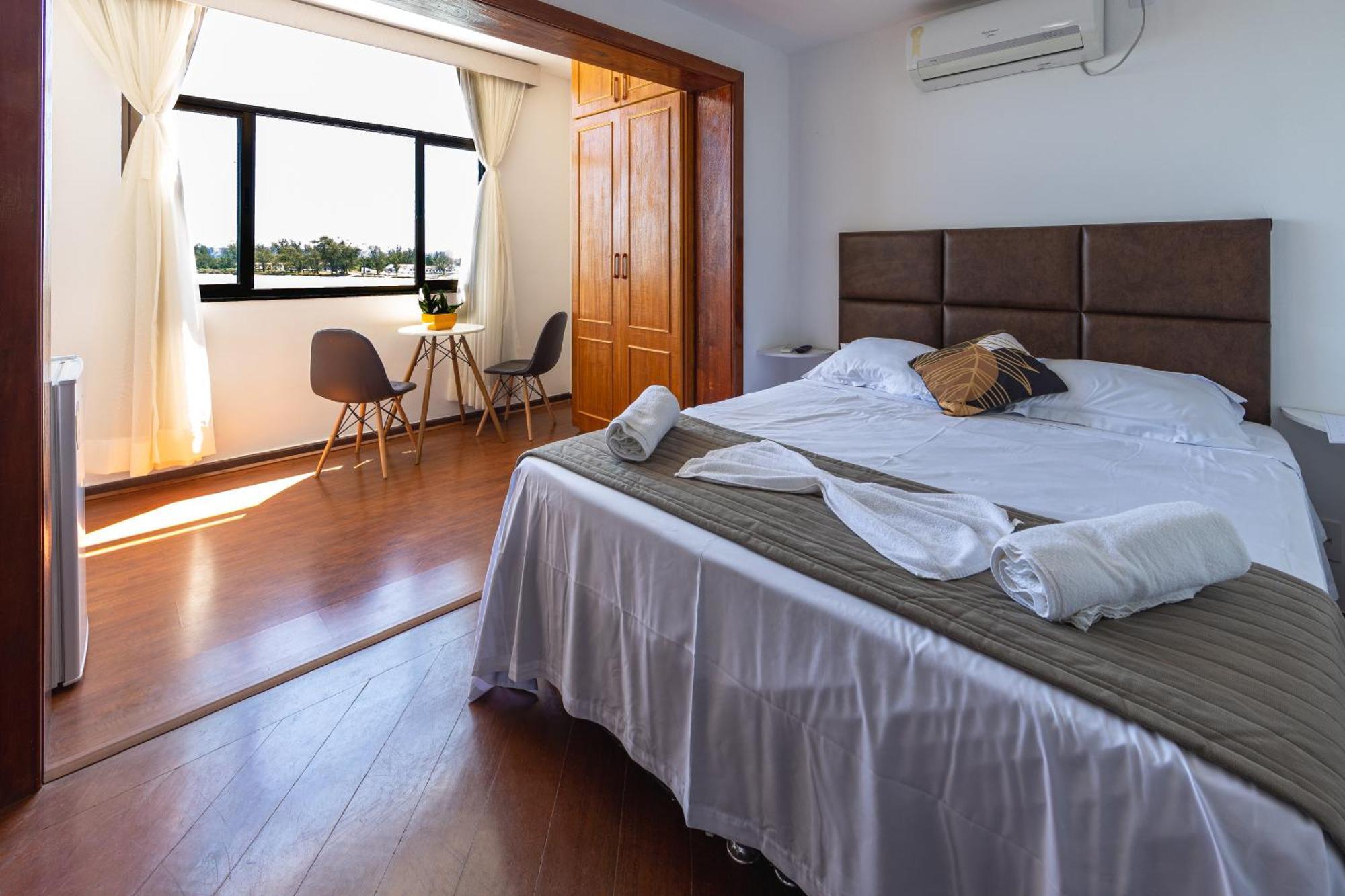 Kamer met Queensize Bed en Uitzicht op Zee